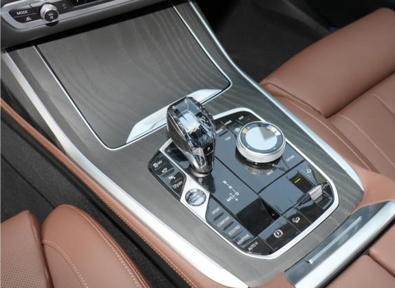 宝马X7 2022款 xDrive40i 领先型豪华套装 中控类   挡把