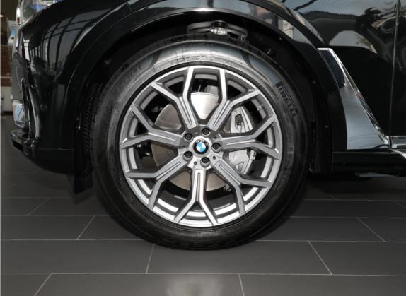 宝马X7 2022款 xDrive40i 尊享型豪华套装 其他细节类   前轮