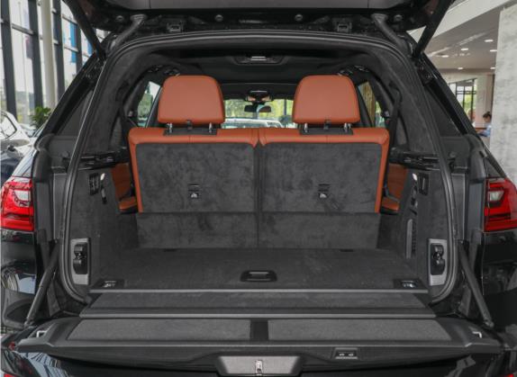 宝马X7 2022款 xDrive40i 尊享型豪华套装 车厢座椅   后备厢