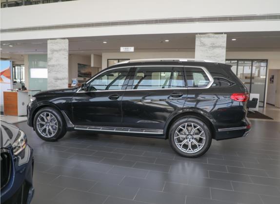 宝马X7 2022款 xDrive40i 尊享型豪华套装 外观   正侧