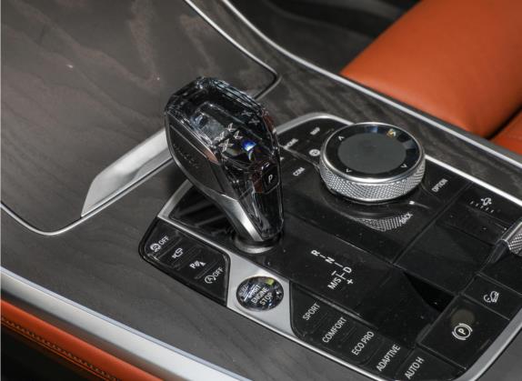 宝马X7 2022款 xDrive40i 尊享型豪华套装 中控类   挡把