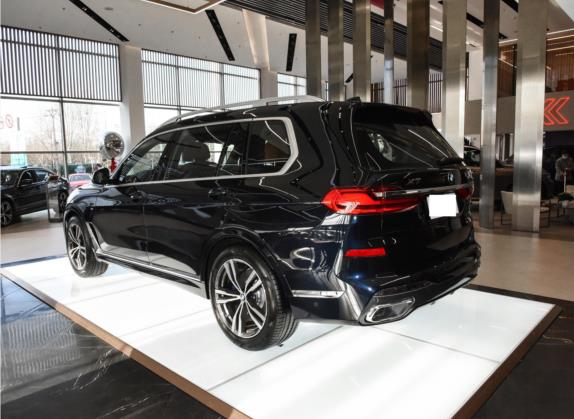宝马X7 2022款 xDrive40i 尊享型M运动套装 外观   斜后