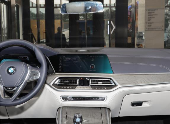 宝马X7 2022款 xDrive40i 行政型豪华套装 中控类   中控台