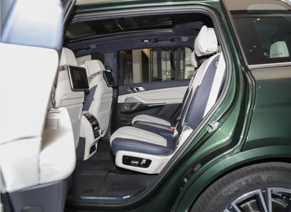 宝马X7 2022款 xDrive40i 行政型豪华套装 车厢座椅   后排空间