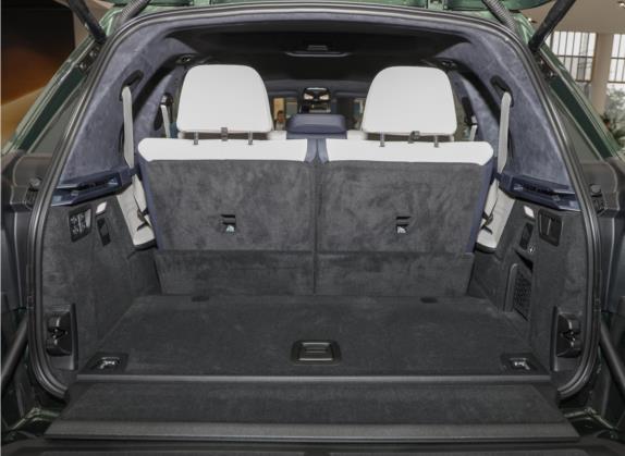宝马X7 2022款 xDrive40i 行政型豪华套装 车厢座椅   后备厢