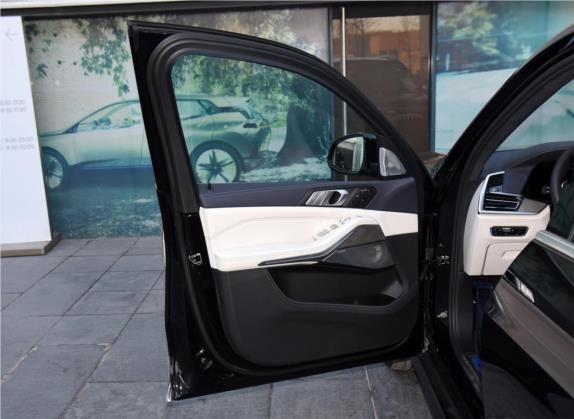 宝马X7 2022款 xDrive40i 行政型M运动套装 车厢座椅   前门板