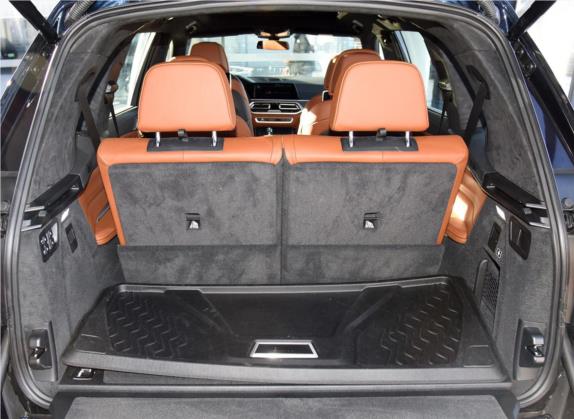 宝马X7 2022款 xDrive M50i 车厢座椅   后备厢