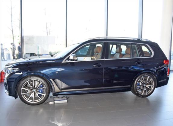 宝马X7 2022款 xDrive M50i 外观   正侧