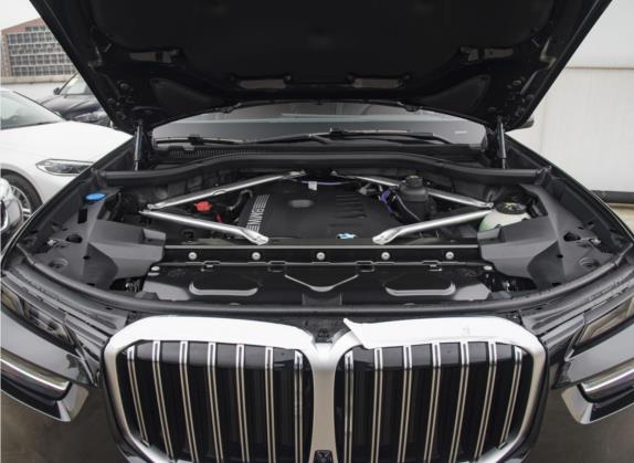 宝马X7 2023款 xDrive40i 领先型豪华套装 其他细节类   发动机舱