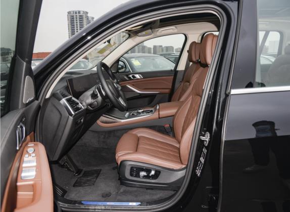 宝马X7 2023款 xDrive40i 领先型豪华套装 车厢座椅   前排空间