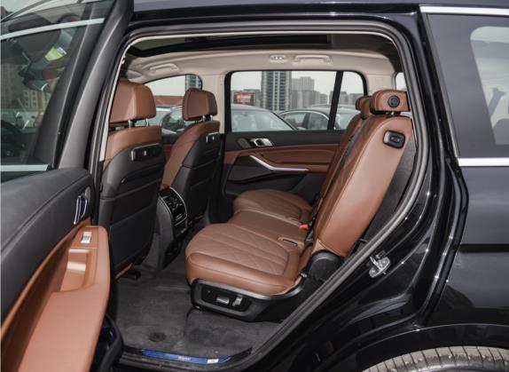 宝马X7 2023款 xDrive40i 领先型豪华套装 车厢座椅   后排空间