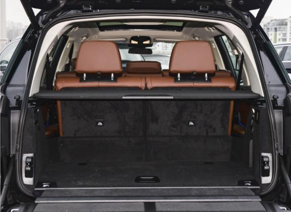 宝马X7 2023款 xDrive40i 领先型豪华套装 车厢座椅   后备厢