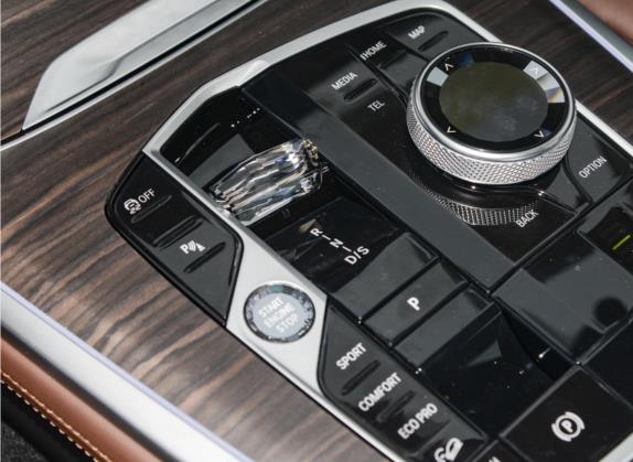 宝马X7 2023款 xDrive40i 领先型豪华套装 中控类   挡把