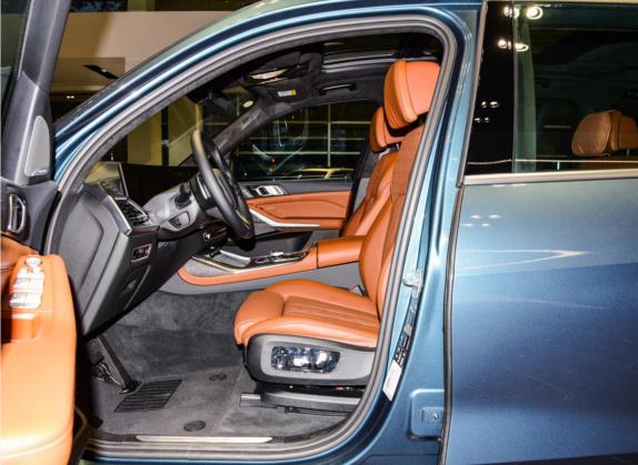 宝马X7 2023款 xDrive40i 尊享型豪华套装 车厢座椅   前排空间