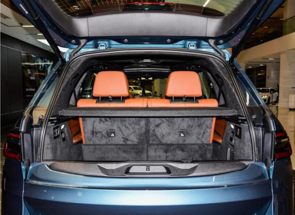 宝马X7 2023款 xDrive40i 尊享型豪华套装 车厢座椅   后备厢