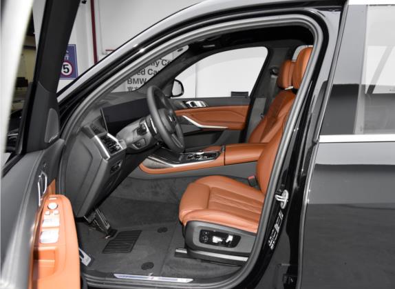 宝马X7 2023款 xDrive40i 尊享型M运动套装 车厢座椅   前排空间