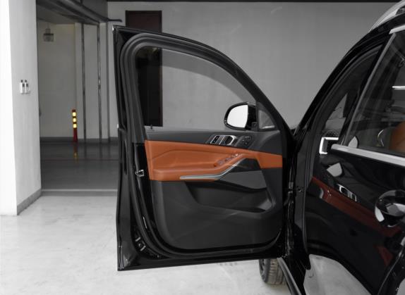 宝马X7 2023款 xDrive40i 尊享型M运动套装 车厢座椅   前门板