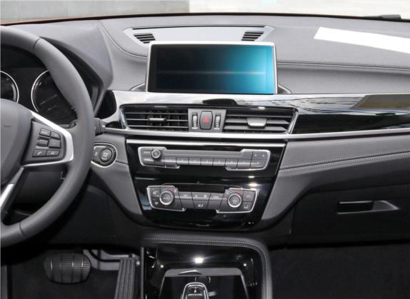 宝马X2(进口) 2018款 sDrive25i 领先型M越野套装 国V 中控类   中控台