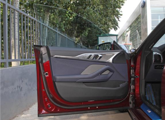 宝马8系 2022款 840i 四门轿跑车 M运动套装 车厢座椅   前门板