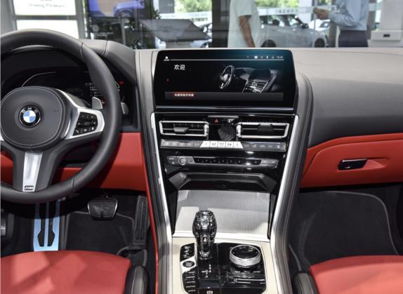 宝马8系 2022款 840i xDrive 四门轿跑车 M运动套装 中控类   中控台