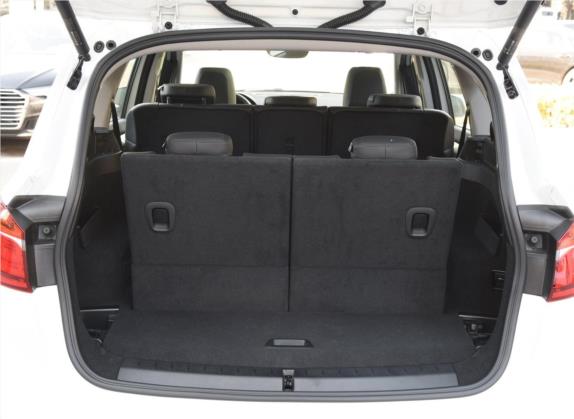 宝马2系多功能旅行车 2019款 220i 领先型 车厢座椅   后备厢