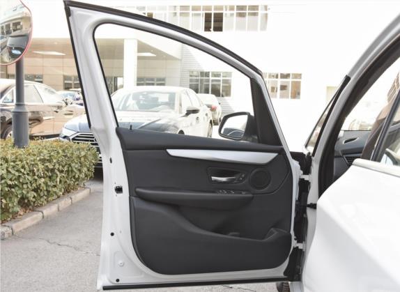 宝马2系多功能旅行车 2019款 220i 领先型 车厢座椅   前门板