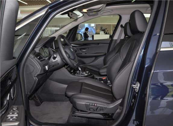宝马2系多功能旅行车 2019款 220i 尊享型运动套装 车厢座椅   前排空间