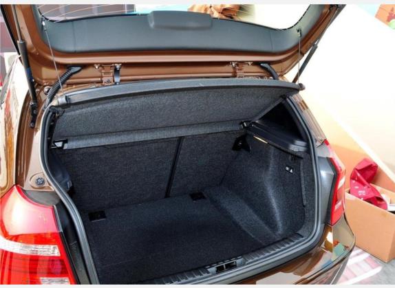 宝马1系(进口) 2010款 120i巧克力限量版 车厢座椅   后备厢