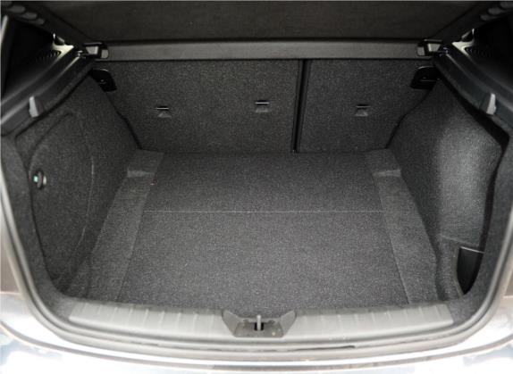 宝马1系(进口) 2012款 116i 手动挡 车厢座椅   后备厢