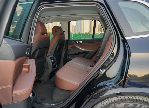宝马X5新能源(进口) 2021款 改款 xDrive45e M运动套装 车厢座椅   后排空间