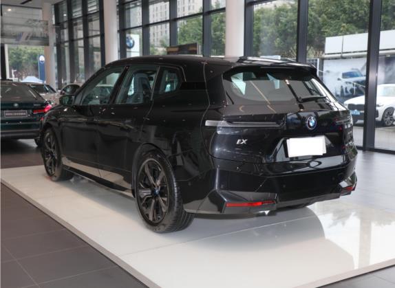 宝马iX 2022款 xDrive40 外观   斜后