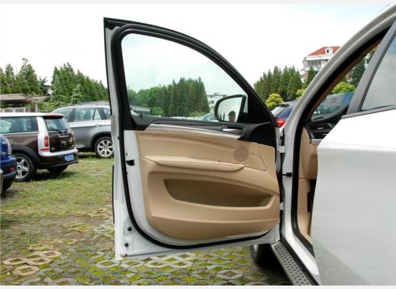 宝马X6 2009款 xDrive35i 车厢座椅   前门板