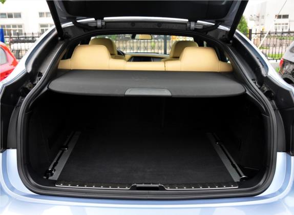 宝马X6 2010款 4.4T 混合动力版 车厢座椅   后备厢