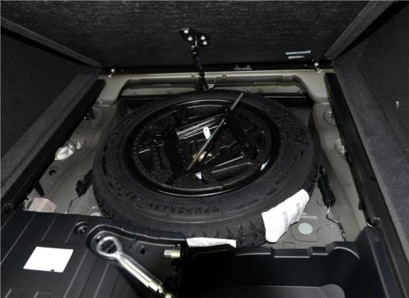 宝马X6 2015款 xDrive35i 豪华型 其他细节类   备胎