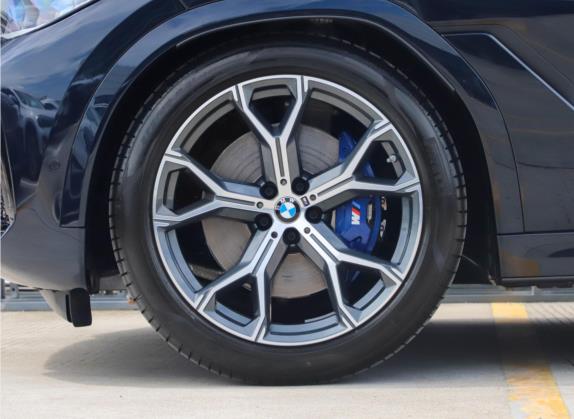 宝马X6 2021款 改款 xDrive40i 尊享型 M运动套装 其他细节类   前轮