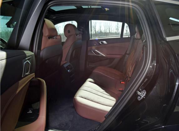 宝马X6 2022款 xDrive30i M运动套装 车厢座椅   后排空间