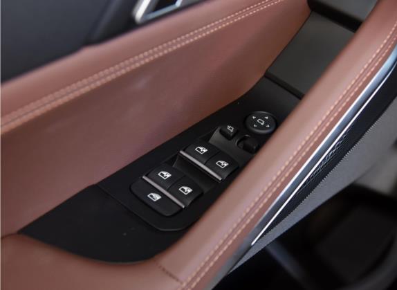 宝马X6 2022款 xDrive40i 尊享型 M运动套装 车厢座椅   门窗控制