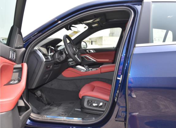 宝马X6 2022款 改款 xDrive40i 尊享型 M运动套装 车厢座椅   前排空间