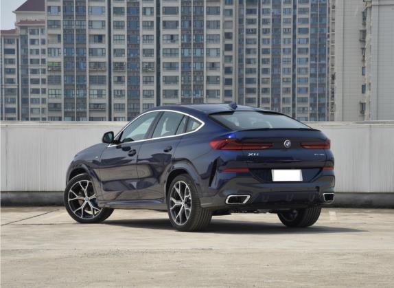 宝马X6 2022款 改款 xDrive40i 尊享型 M运动套装 外观   斜后