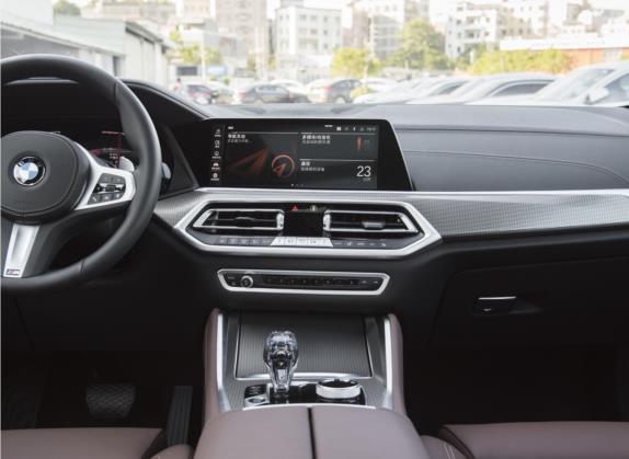 宝马X6 2022款 改款二 xDrive40i M运动套装 中控类   中控台