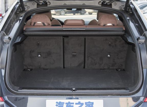 宝马X6 2022款 改款二 xDrive40i M运动套装 车厢座椅   后备厢