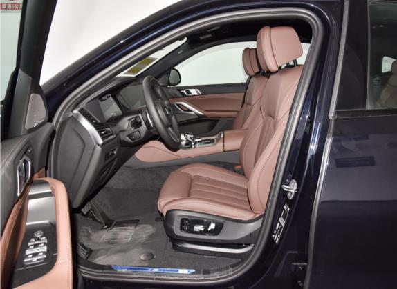 宝马X6 2022款 改款二 xDrive40i 尊享型 M运动套装 车厢座椅   前排空间