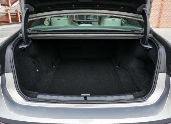 宝马i7 2023款 xDrive60L 豪华套装 车厢座椅   后备厢