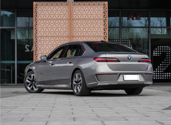 宝马i7 2023款 xDrive60L 豪华套装 外观   斜后