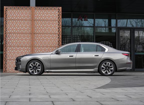 宝马i7 2023款 xDrive60L 豪华套装 外观   正侧
