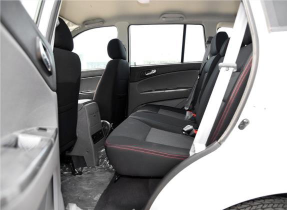 北京BW007 2015款 2.0T 两驱舒适版 车厢座椅   后排空间
