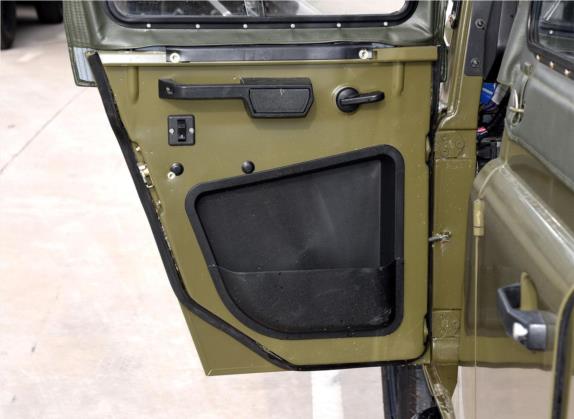 BJ212 2014款 2.0L 四驱标准型 车厢座椅   门窗控制