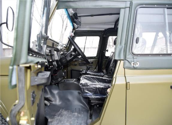 BJ212 2015款 2.0L 四驱快拆蓬型 车厢座椅   前排空间