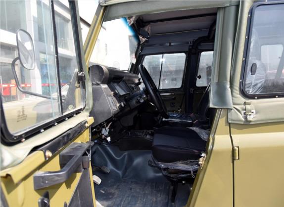 BJ212 2016款 2.0L 三角门 四驱豪华型 国IV 车厢座椅   前排空间