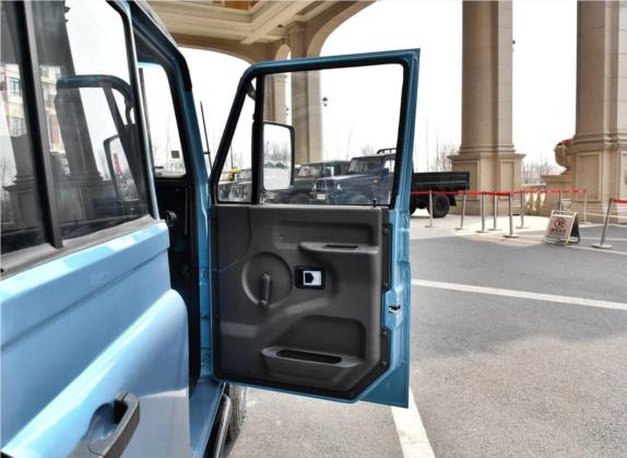 BJ212 2018款 2.0L 方门 车厢座椅   前门板